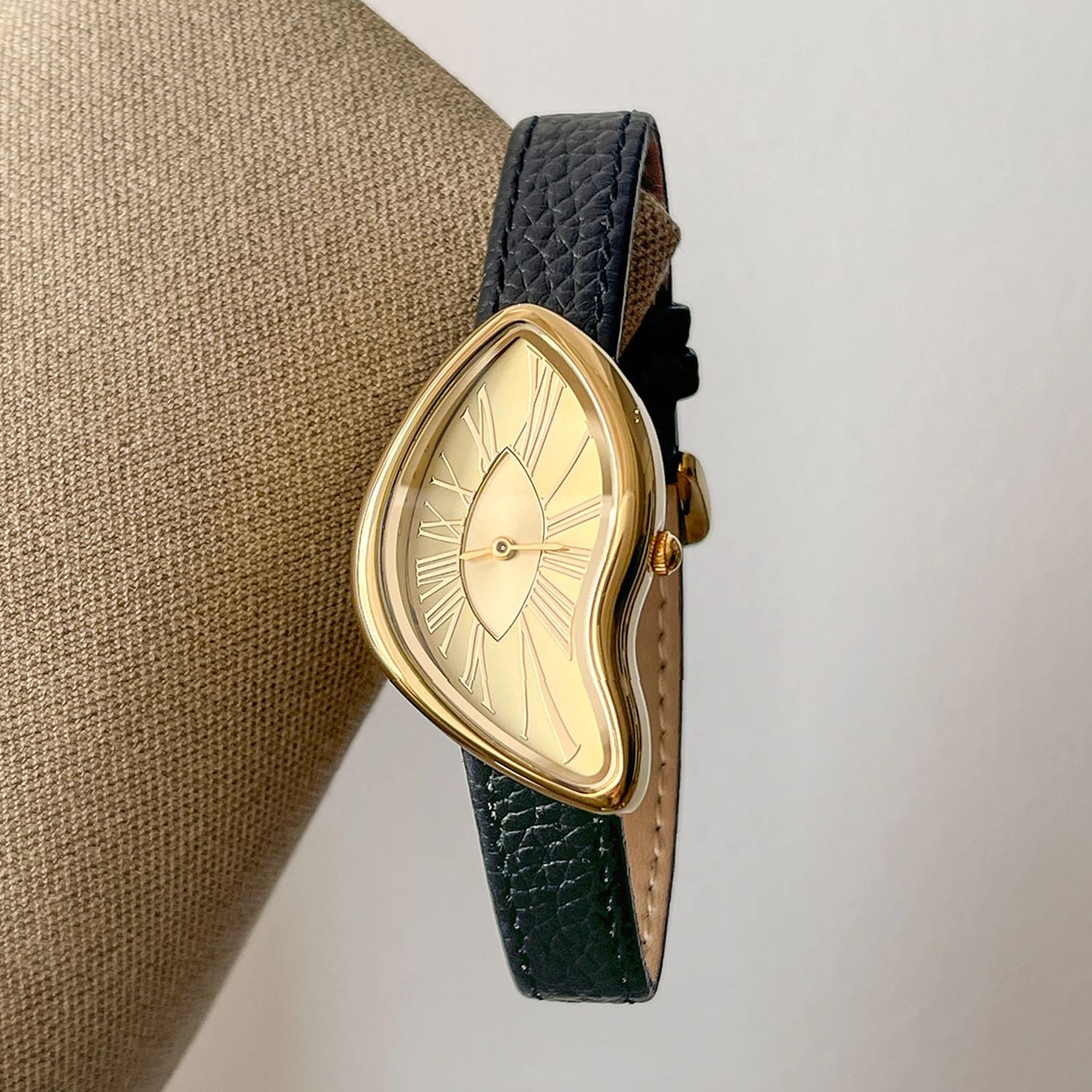 ساعة نسائية راقية بتصميم ريترو - مراجعة High Jewelry Watches وسعره