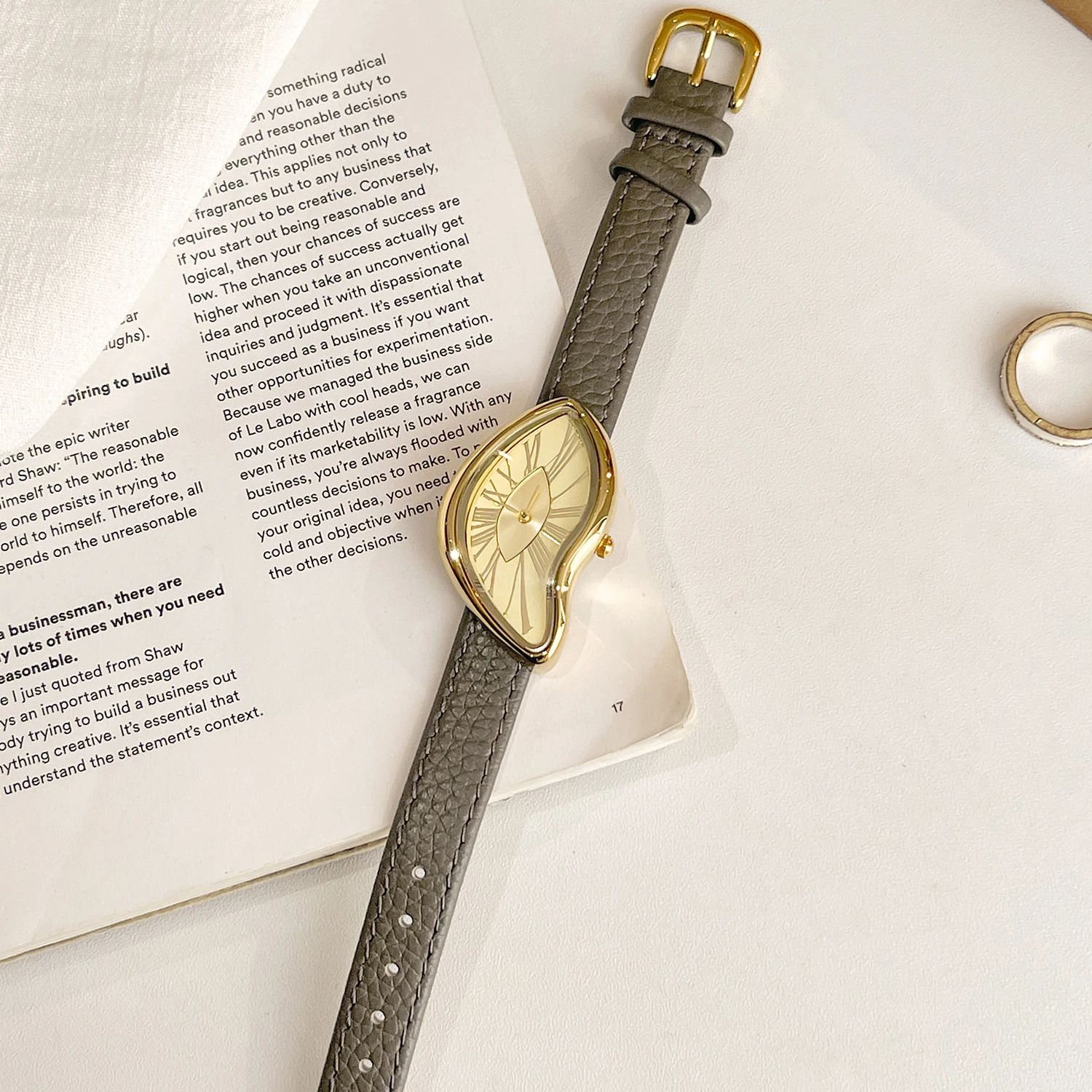 ساعة نسائية راقية بتصميم ريترو - مراجعة High Jewelry Watches وسعره