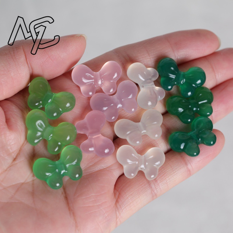 قطعتان من حجر الكالسيدوني الطب - مراجعة Charm Bracelet Beads وسعره