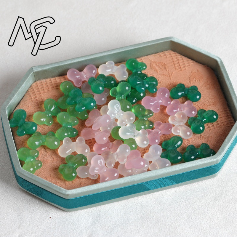 قطعتان من حجر الكالسيدوني الطب - مراجعة Charm Bracelet Beads وسعره
