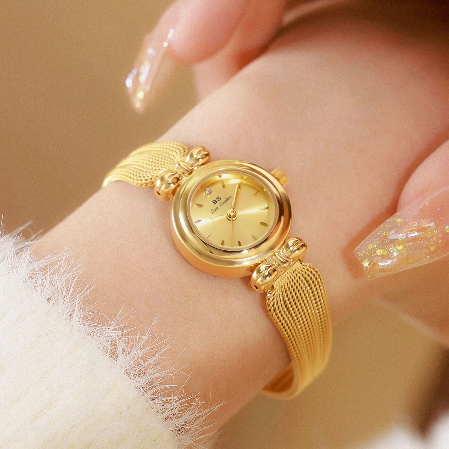 ساعة نسائية راقية ذات طابع أني - مراجعة High Jewelry Watches وسعره